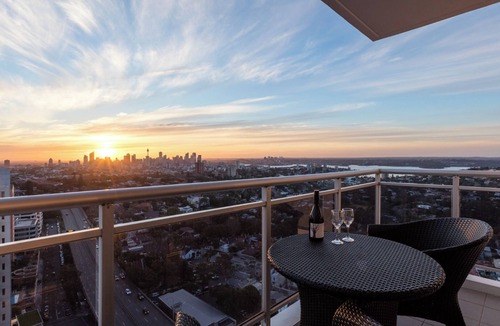 Bondi Junction Apartment | 3-Bedroom Harbour Suite Near to Bondi Beach Sydney