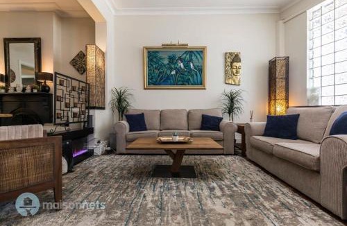Balmain House | 3 Bedroom House With Large Courtyard & City Views
