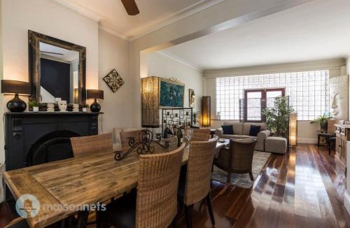 Balmain House | 3 Bedroom House With Large Courtyard & City Views