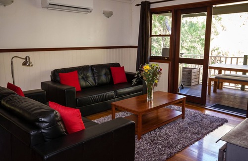 Margaret River Ski Chalet | 3 Bedroom Sleeps up to 8 guests, features 2 bedrooms and one loft bedroom plus a large living/dining