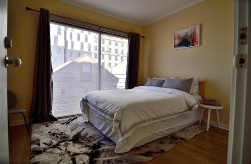 Adelaide Central Business District House | 3-Bedroom Townhouse in Heart of Adelaide with Parking