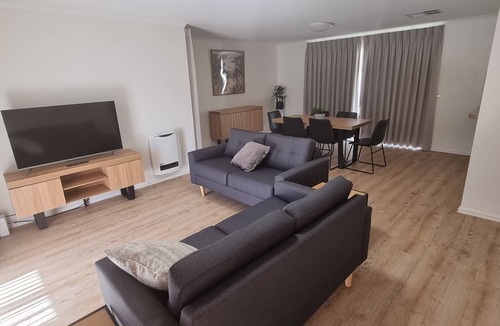Mildura House | 3 Bedroom Townhouse with WIFI on 15th St