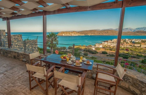 Elounda Villa | 3 bedroom Villa very close to the beach