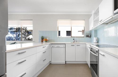 Sunrise Beach Apartment | 3 Kayannee, 5 Tingira Cres