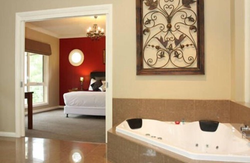 Yarra Junction Cabin | 3 Kings Bed and Breakfast