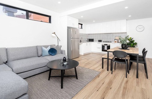 East Victoria Park House | 3 Unique Modern Family Vic Park Home sleeps 8