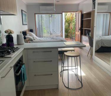Glenelg North Apartment | 30 m² Apartment ∙ 1 bedroom ∙ 2 guests