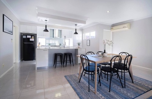 North Perth House | 30 Modern & Quiet Retreat 3BR -Walk to Dining & Shops!