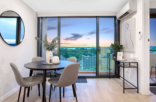 South Perth Apartment | 30 Stunning views all year round- comforts. South Perth