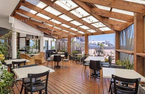 Port Noarlunga South Apartment | 300 m² Apartment ∙ 4 bedrooms ∙ 10 guests