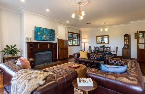 Angaston Resort | 300 m² Resort ∙ 5 bedrooms ∙ 10 guests