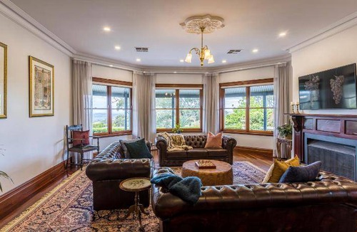Angaston Resort | 300 m² Resort ∙ 5 bedrooms ∙ 10 guests