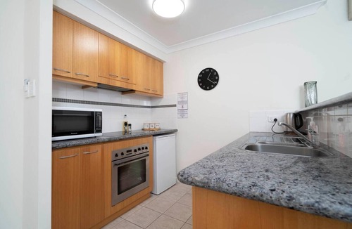 Perth Central Business District Apartment | 302 Wonderful Waldorf - big apartment - pool - tennis - central