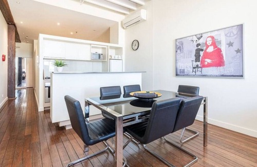 Teneriffe Apartment | 312 south car park 85 · Classic Woolstore river views apartment