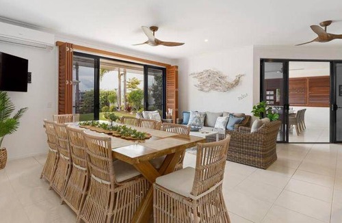 Twin Waters House | 329 m² House ∙ 5 bedrooms ∙ 15 guests