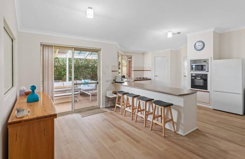 Dunsborough House | 350 m² House ∙ 5 bedrooms ∙ 9 guests
