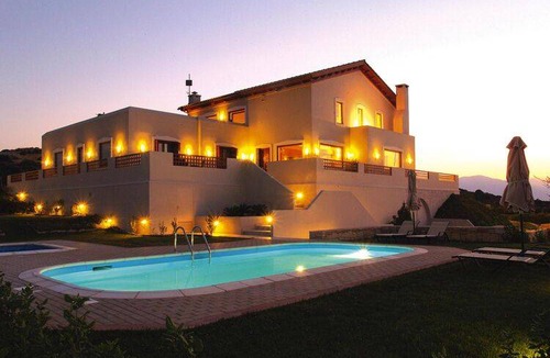Choudetsi Villa | 355 m² Villa ∙ 6 bedrooms ∙ 12 guests