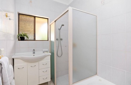 North Brighton House | 387 m² House ∙ 8 bedrooms ∙ 20 guests
