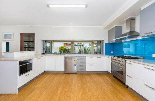 Kingscliff House | 395 m² House ∙ 5 bedrooms ∙ 10 guests