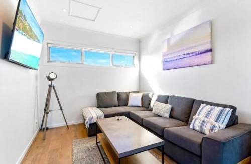 Seaford Apartment | 3Bdrm Beachside Town House with Ocean Views