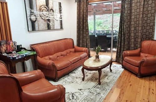 Keiraville House | 3BR Home 2 min drive to UOW, with garage, AC, Wi-Fi