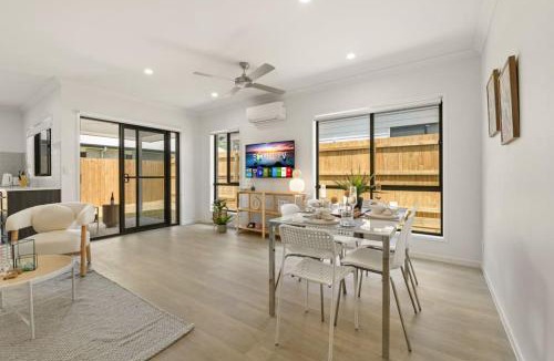 Browns Plains House | 3BR home with cozy interior design