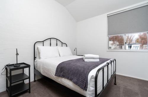 Kingston Apartment | 3BR Loft Apt 1min to Kingston Foreshore - Hosted by Canstay