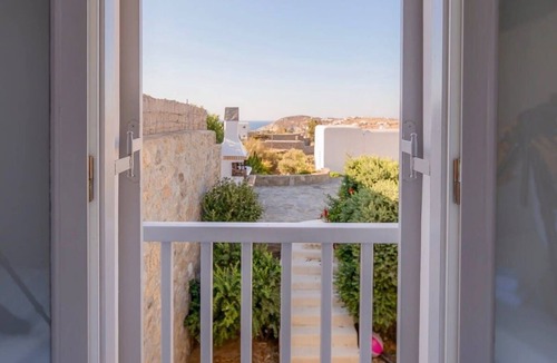 Kalafatis Villa | 3BR Mykonos Villa Walk to Kalafatis Beach & Pool