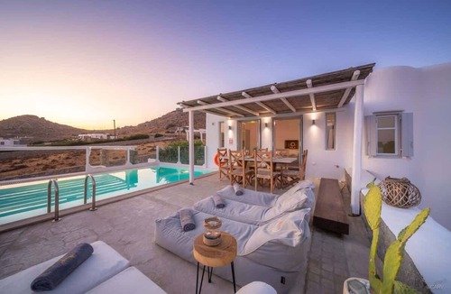 Kalafatis Villa | 3BR Mykonos Villa Walk to Kalafatis Beach & Pool