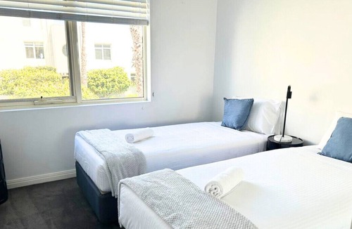 Port Melbourne Apartment | 3BR Seaside Retreat by Readyset