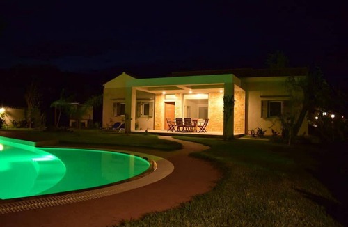 Messonghi House | 3BR Villa Private Pool & BBQ Daily Maid AC