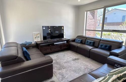 Burwood Villa | 3Br with study house in Burwood Unit2