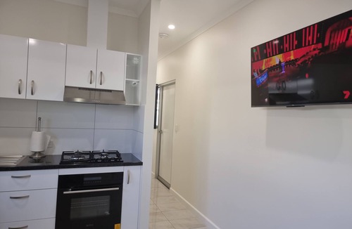 Braitling Apartment | 3km from CBD. One-year-old, modern, self-contained unit with a homely touch.