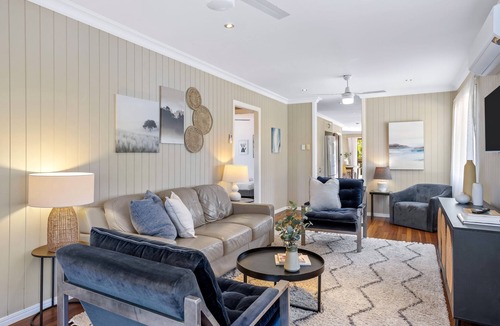 Redcliffe House | 4-Bed Beach Retreat with Pool & Outdoor Dining
