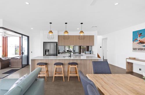 Pelican Waters House | 4 Bedroom Home in Pelican Waters with Heated Inground Pool