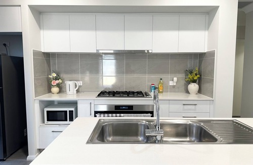 Gregory Hills House | 4 Bedroom House with sunny backyard. 5 minutes to the shops and cafes!