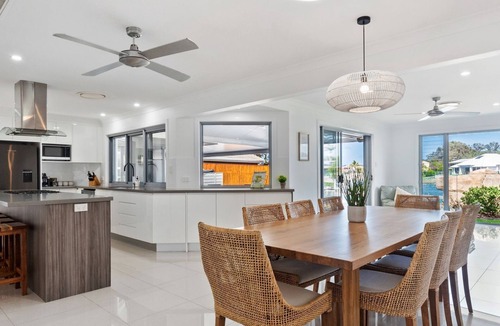 Maroochydore House | 4 bedroom with large water frontage and pool