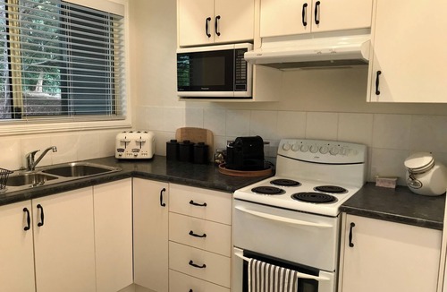 Long Beach Apartment | 4 minutes to Long Beach. Cozy couple's studio on small private acreage