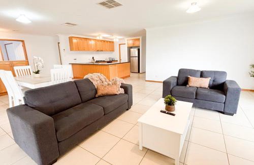 Estella House | 4 Pinnacle Place