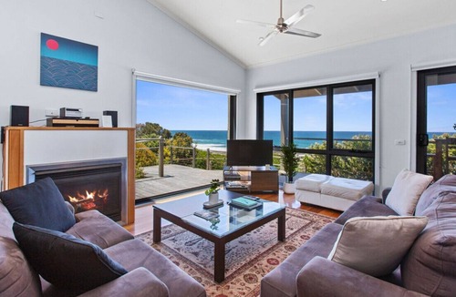 Wongarra Apartment | 4 Whitecrest Resort - Pool & Amazing Ocean Views