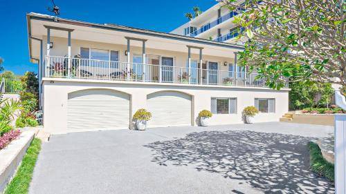 Nelson Bay House | 400 m² House ∙ 4 bedrooms ∙ 10 guests