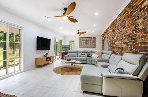 North Nowra House | 400 m² House ∙ 5 bedrooms ∙ 12 guests