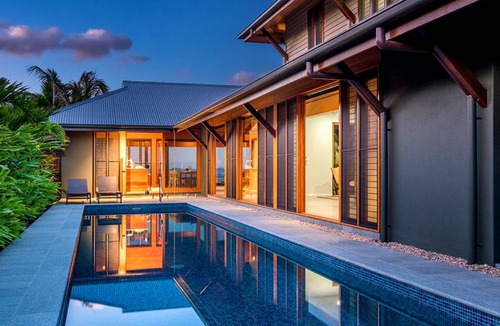 Flametree House | 408 m² House ∙ 3 bedrooms ∙ 6 guests