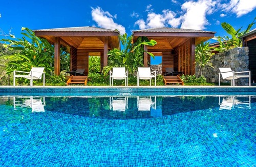 Flametree House | 408 m² House ∙ 3 bedrooms ∙ 6 guests
