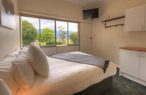 Corryong Hotel | 45 m² Motel ∙ 5 guests