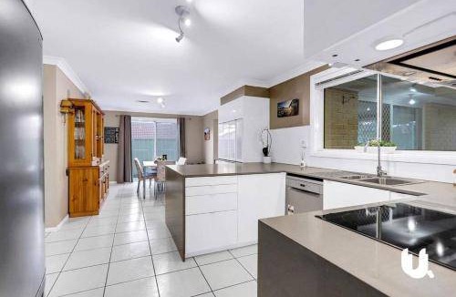 Glenmore Park Villa | 450 m² Villa ∙ 6 bedrooms ∙ 15 guests