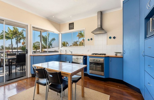 Dicky Beach House | 49 Henzell Street Dicky Beach