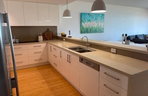Victor Harbor House | 4A Franklin Pde Encounter Bay - Linen & Wi-Fi