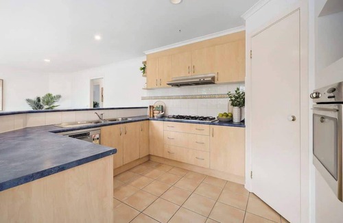 Mornington House | 4B Home in Quiet Mornington