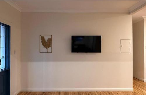 Keiraville House | 4BR Home 10 mins walk to UOW, free parking, Wi-Fi, AC